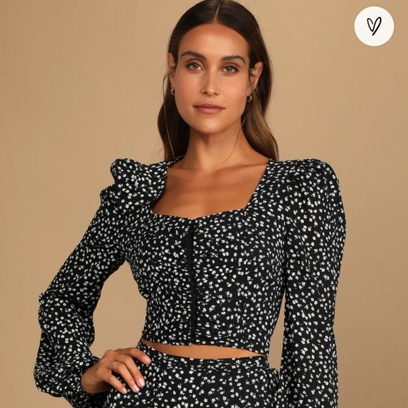 Lulus Tops - Puff sleeve crop top